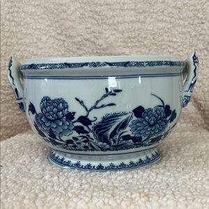 Mottahedeh Blue And White Porcelain Bowl/Planter.   10” diameter; 6.5” tall